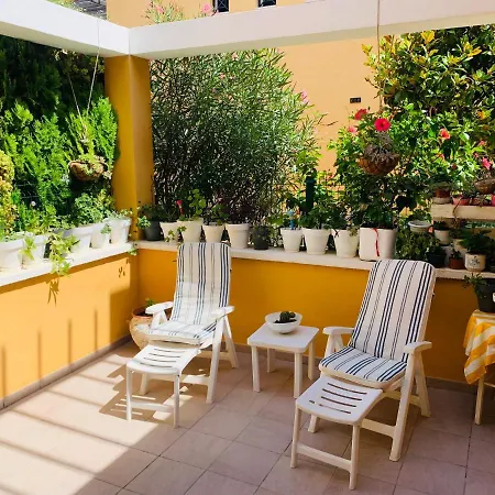 Quiet House 5' From Beach 4*