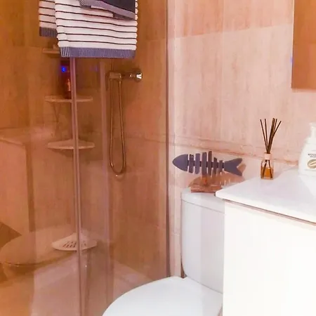 Otel Quiet House 5' From Beach