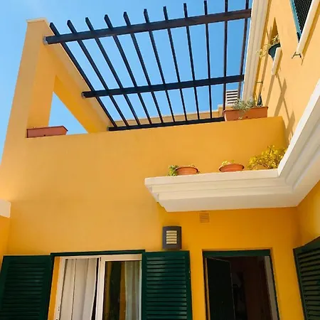 Otel Quiet House 5' From Beach