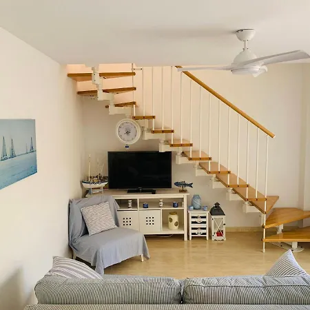 Otel Quiet House 5' From Beach